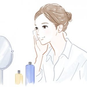 コットンに化粧水をつけて肌になじませている女性のイラスト